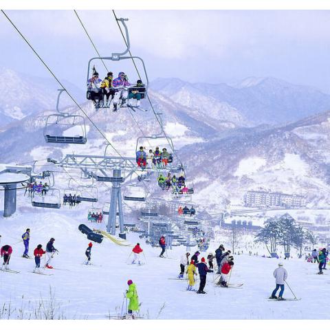 2014雪季崇礼多乐美地滑雪场周末全天缆车票（自带板）